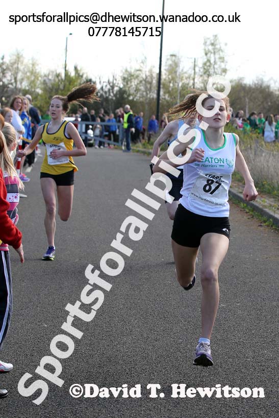 Under-15 girls, Elswick Harriers Relays, Newburn. Photo: David T. Hewitson/Sports for All Pics